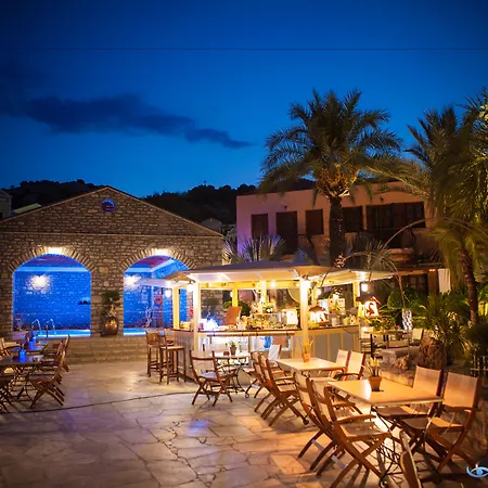 ホテル Iapetos Village 4*