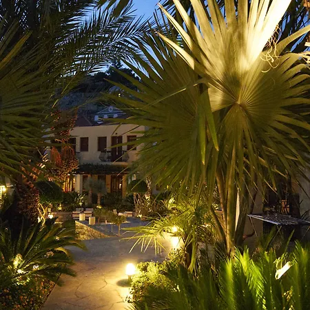 ホテル Iapetos Village