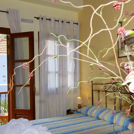 Iapetos Village Hotel Sými